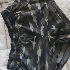 Athleta 4" Green Camouflage Shorts Size LARGE